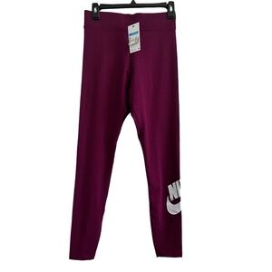 Women’s Nike Tight Fit, High Rise, Full Length Leggings, size M